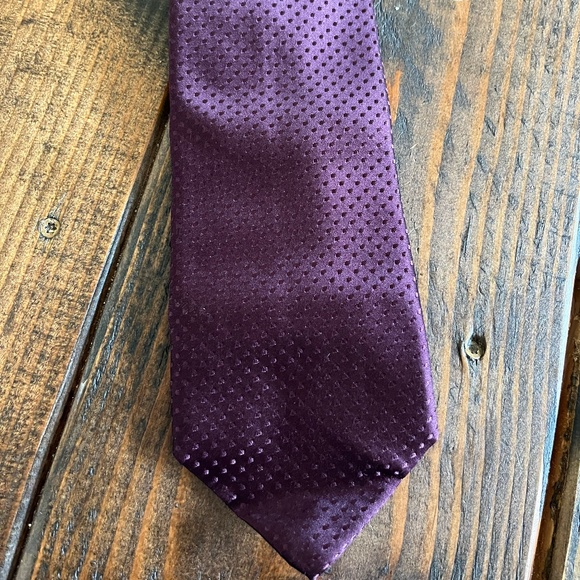 Robert Talbott Stunning Hand-Sewn Purple Silk Tie - Picture 1 of 3